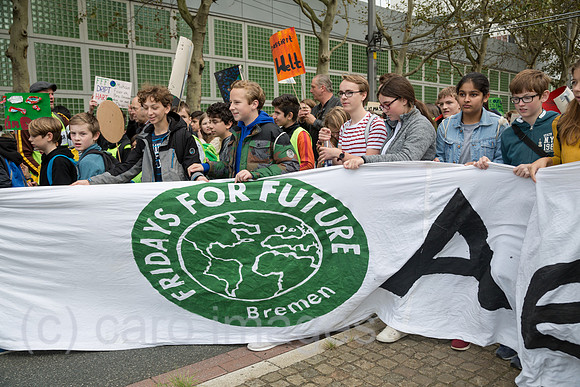 Deutschland, Bremen - fridays for future - Demonstration mit ueber 30.000 Teilnehmern