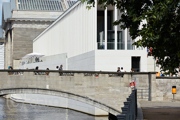 Berlin, Deutschland - James-Simon-Galerie auf der Museumsinsel.