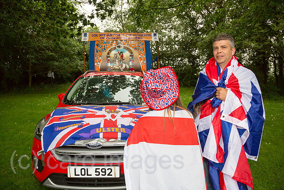 Grossbritannien, Belfast - Sammelpunkt bei der Parade am Orangemens Day, protestantischer, jaehrlicher Feiertag zum Gedenken an die Schlacht am Boyne