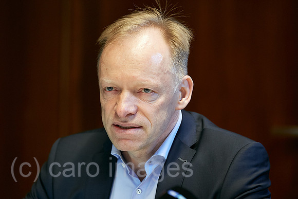 00R221214D032CAROEX.JPG