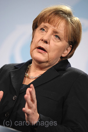 0MK120111D041CARO.JPG