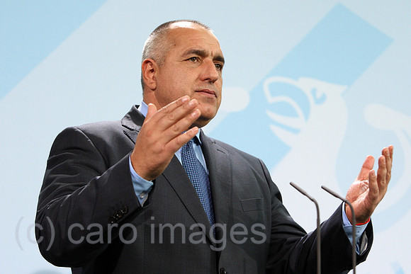 0MK120118D011CARO.JPG