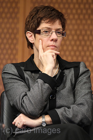 0MK120113D037CARO.JPG