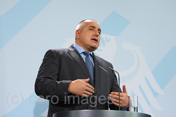 0MK120118D012CARO.JPG