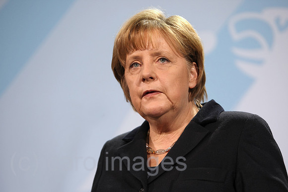 0MK120111D044CARO.JPG