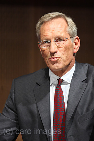 0MK120112D049CARO.JPG