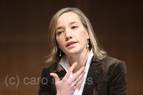 0MK120112D061CARO.JPG