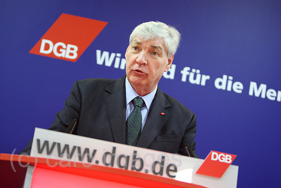0MK120111D062CARO.JPG
