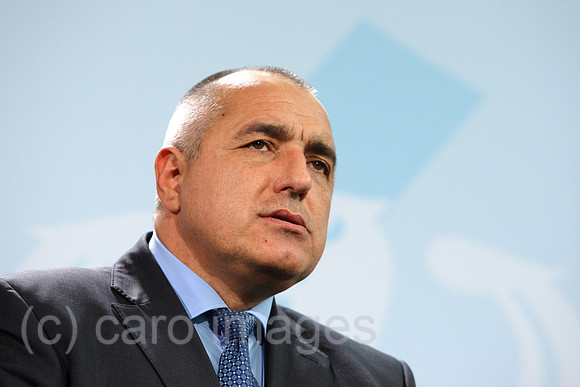 0MK120118D018CARO.JPG
