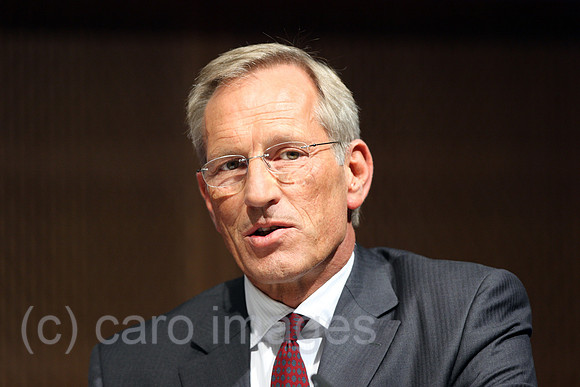 0MK120112D046CARO.JPG