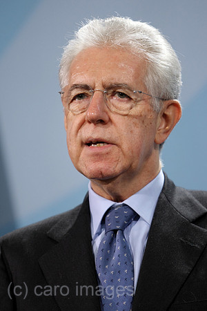 0MK120111D033CARO.JPG