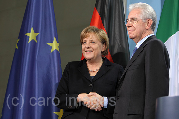 0MK120111D045CARO.JPG