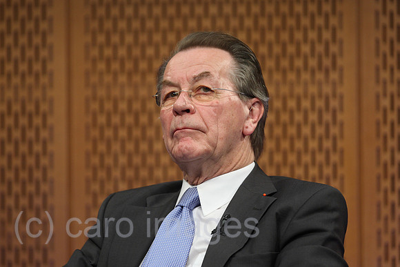 0MK120113D009CARO.JPG