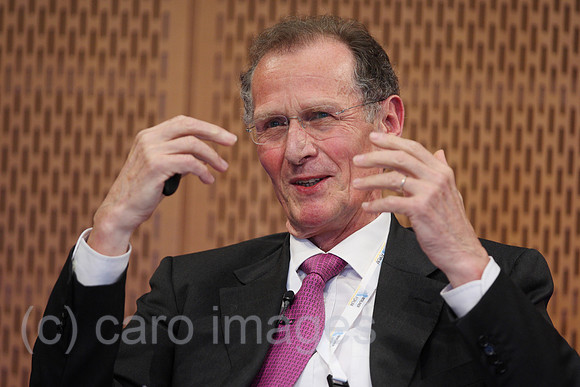 0MK120113D053CARO.JPG