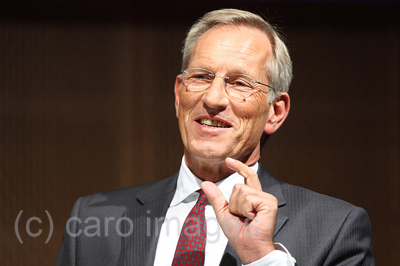 0MK120112D042CARO.JPG