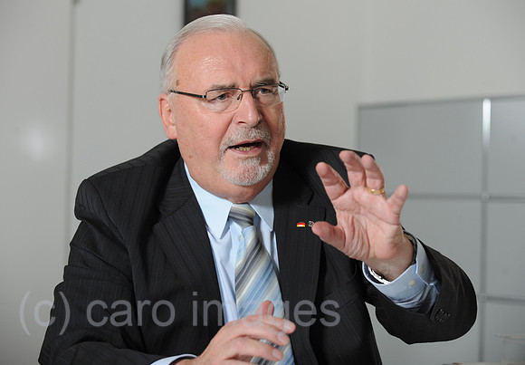 0MW101216D004CARO.JPG