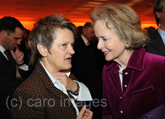 0MW110117D012CARO.JPG