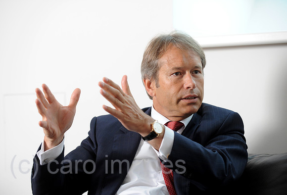 0MW100602D005CARO.JPG