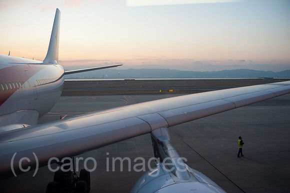 Osaka, Japan, Passagiermaschine der Malaysia Airlines am Flughafen Kansai