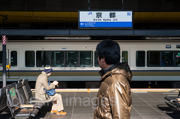 Kyoto, Japan, Bahnsteig am Hauptbahnhof