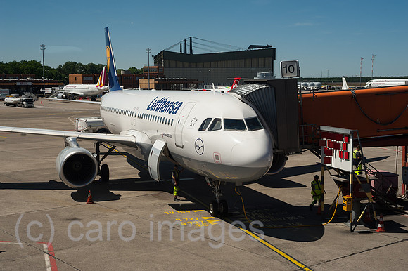 Berlin, Deutschland, Flugzeug auf dem Flughafen Berlin-Tegel