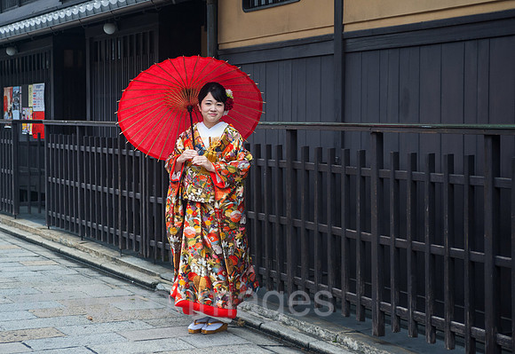 Kyoto, Japan, Junge Frau im Kimono