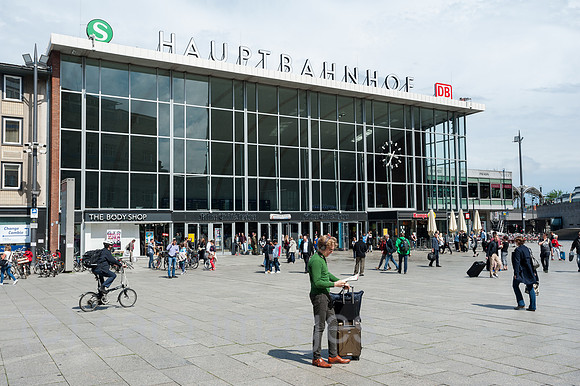 Koeln, Deutschland, Westeingang des Koelner Hauptbahnhofs