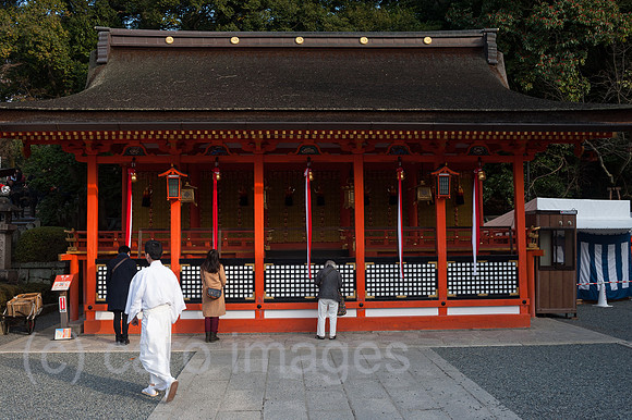 Kyoto, Japan, Menschen auf dem Tempelgelaende des Fushimi Inari-Taisha