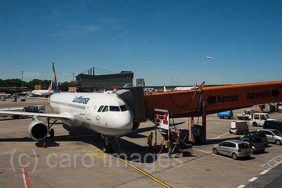 Berlin, Deutschland, Flugzeug auf dem Flughafen Berlin-Tegel