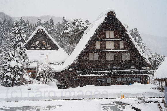 Shirakawa-go, Japan, Traditionelle Gassho-zukuri Bauernhaeuser