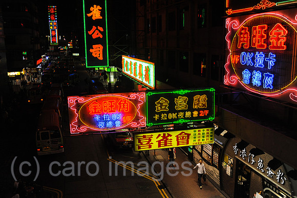 Hongkong, China, Neonschilder im Arbeiterviertel Mong Kok