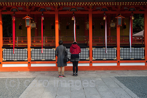 Kyoto, Japan, Menschen auf dem Tempelgelaende des Fushimi Inari-Taisha