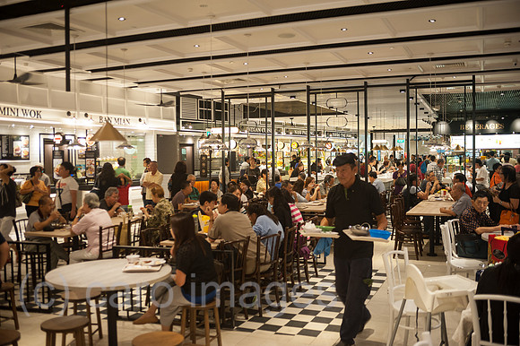 Singapur, Republik Singapur, Gastronomiebereich im Terminal 4