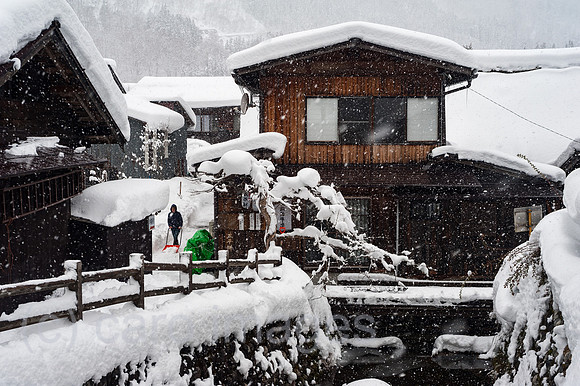 Shirakawa-go, Japan, Moderne Wohnhaeuser