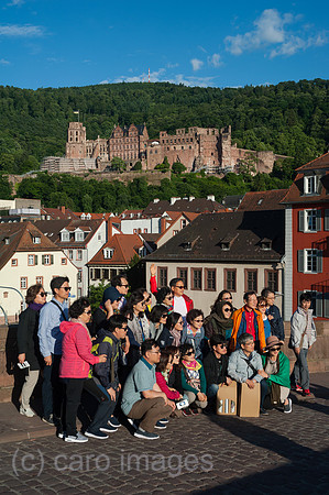 Heidelberg, Deutschland, Touristen auf der Alten Bruecke