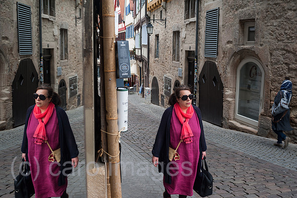 Tuebingen, Deutschland, Gepflasterte Gasse in der Altstadt