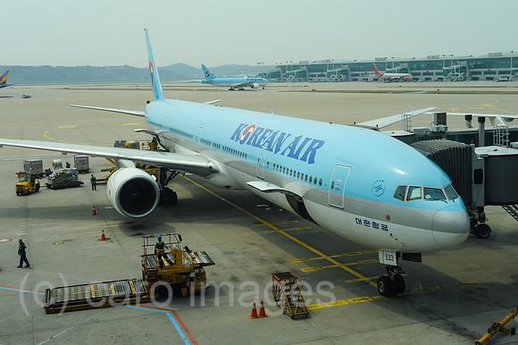 Seoul, Suedkorea, Ein Flugzeug der Korean Air auf dem internationalen Flughafen Incheon