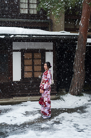 Takayama, Japan, Junge Frau im Kimono