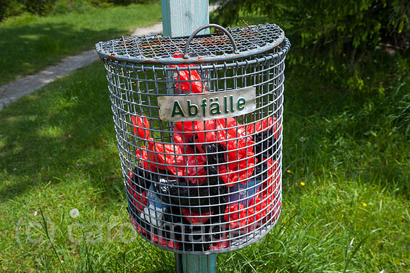 Rottach-Egern, Deutschland, Abfallkorb mit Hundekot