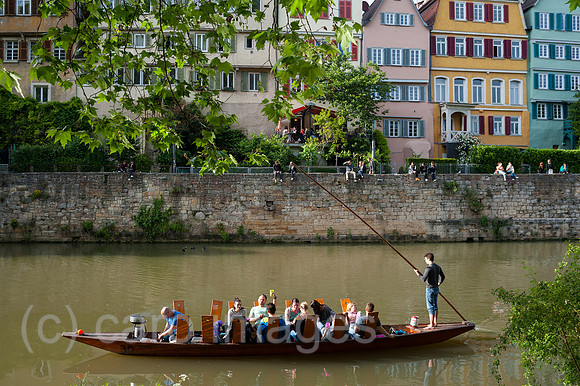 Tuebingen, Deutschland, Stocherkahn auf dem Neckar