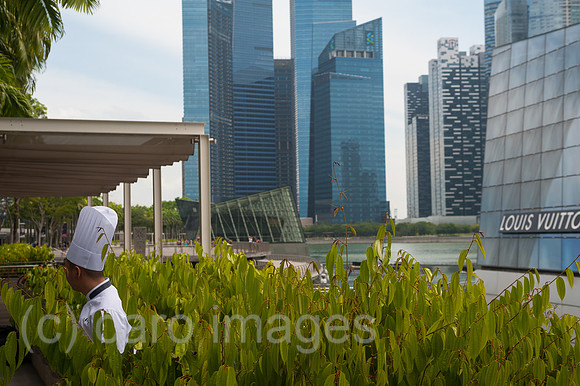 Singapur, Republik Singapur, Zigarettenpause in Marina Bay