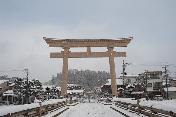 Takayama, Japan, Torii-Portal und Miyamae-Bashi-Bruecke