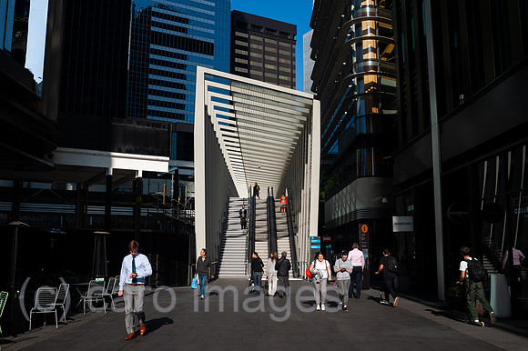Sydney, Australien, Strassenszene im Geschaeftsviertel in Barangaroo South