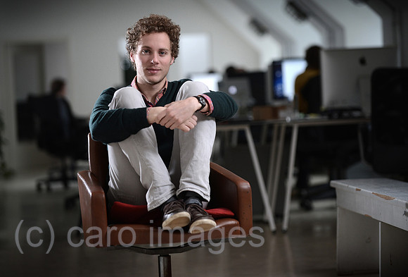 0MW121120D002CARO.JPG