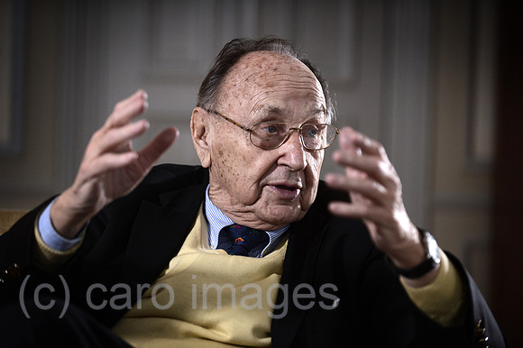 0MW121128D014CARO.JPG