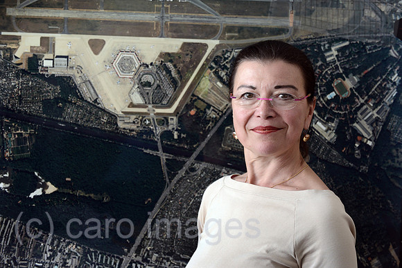 0MW120524D004CARO.JPG