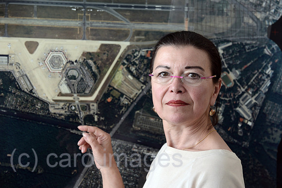 0MW120524D002CARO.JPG