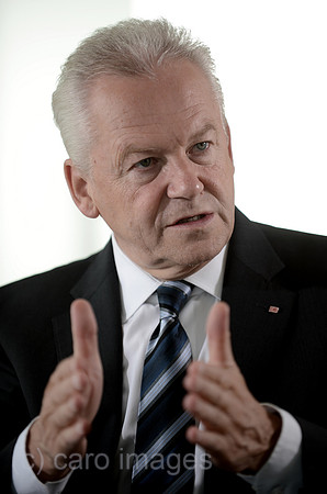 0MW121005D005CARO.JPG