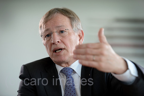 0MW120508D003CARO.JPG