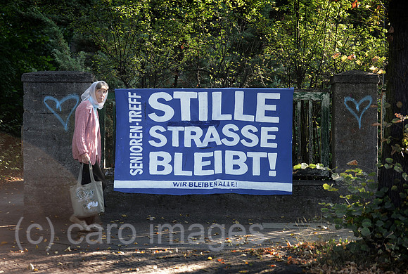 0MW120918D002CARO.JPG